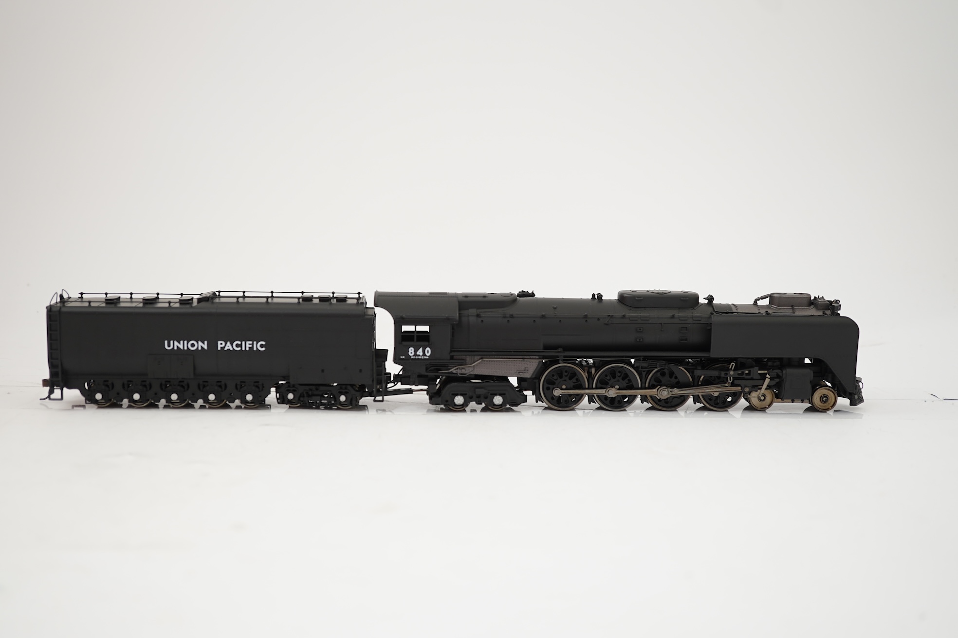 A boxed HO gauge Rivarossi (R5473) model of Union Pacific FEF3 840, 4-8-4 tender locomotive, powered for two rail operation.